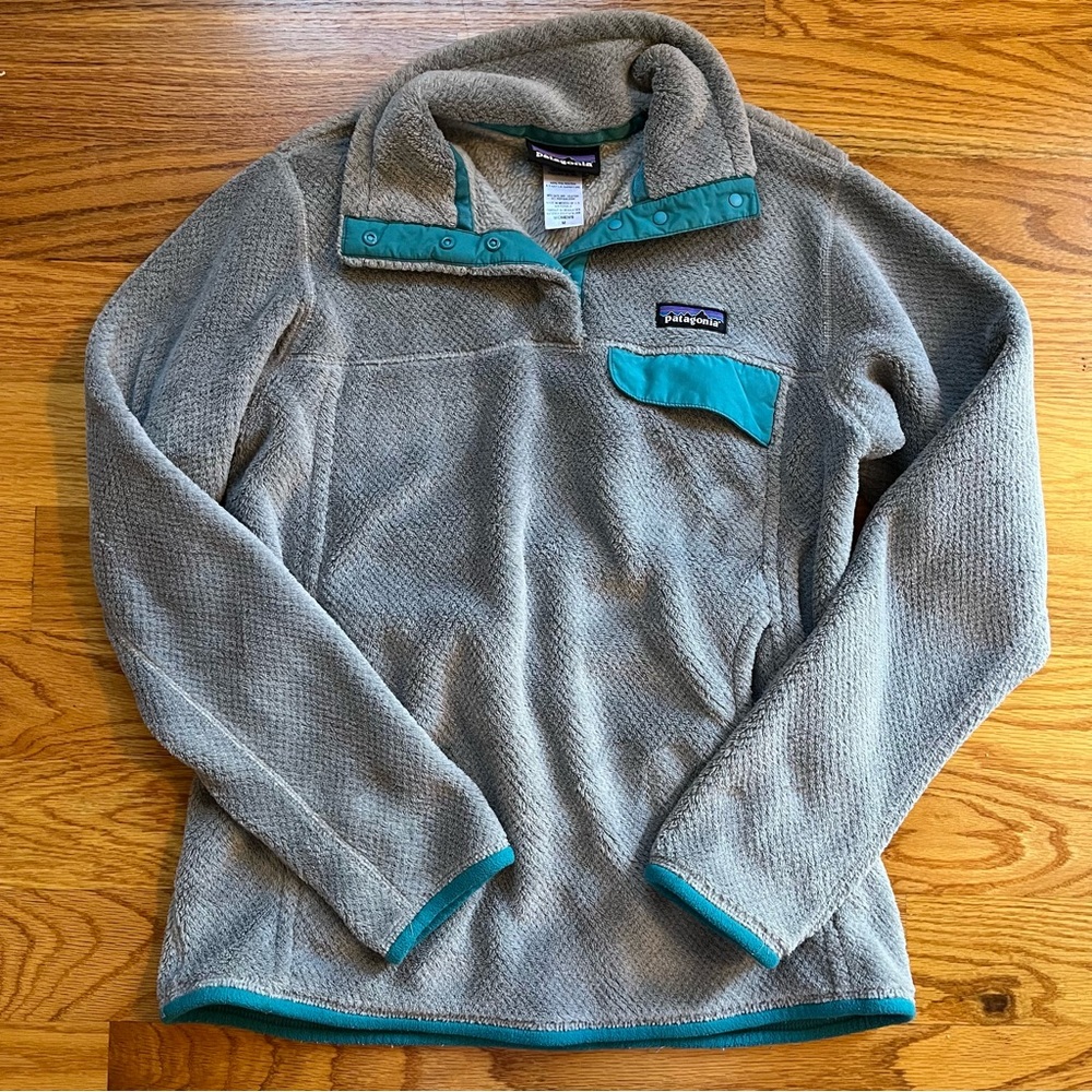Patagonia gray with teal detail fleece pullover size medium